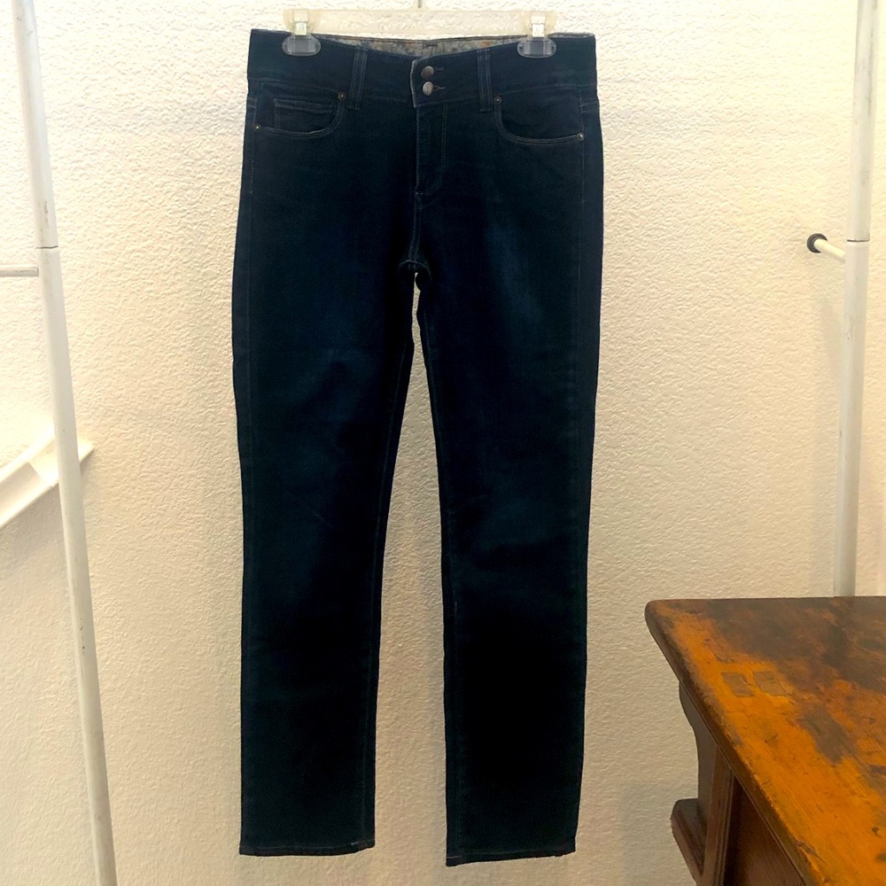 Paige Hidden Hills Straight Leg Jeans in Dark Wash. Size 29.